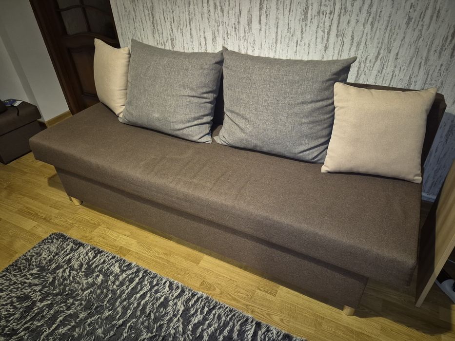 Sofa rozkładana z pojemnikiem na pościel