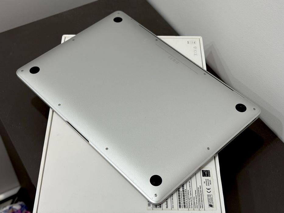 MacBook Air 2020 року в кольорі Silver