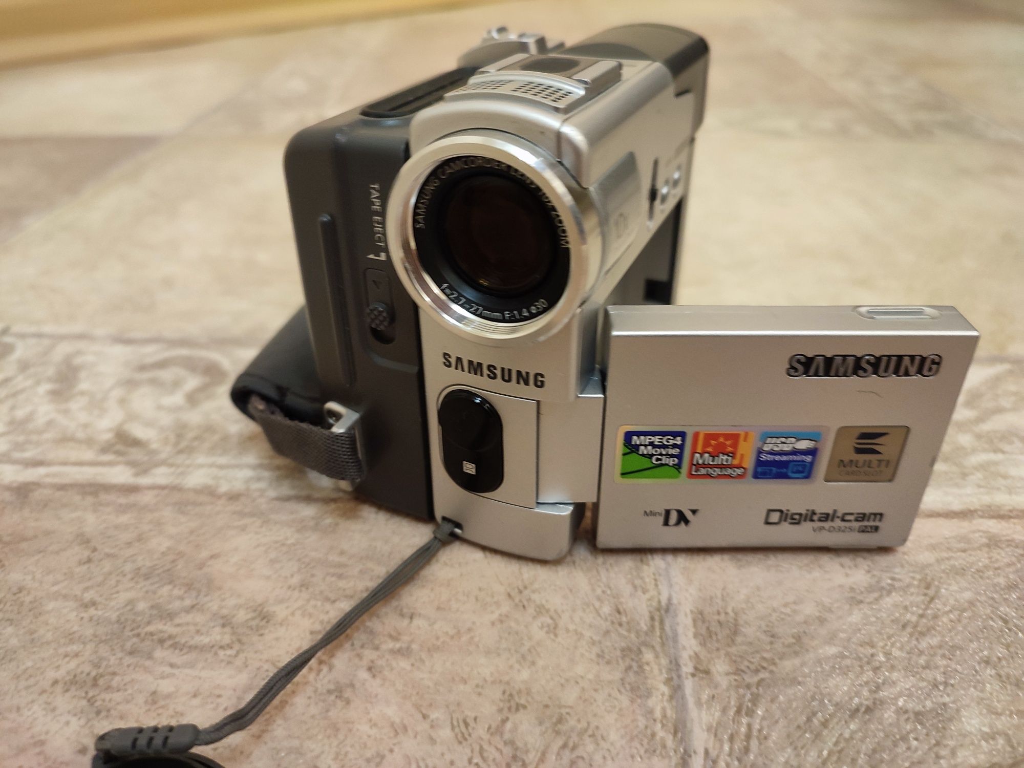 Samsung видеокамера  VP-D3251