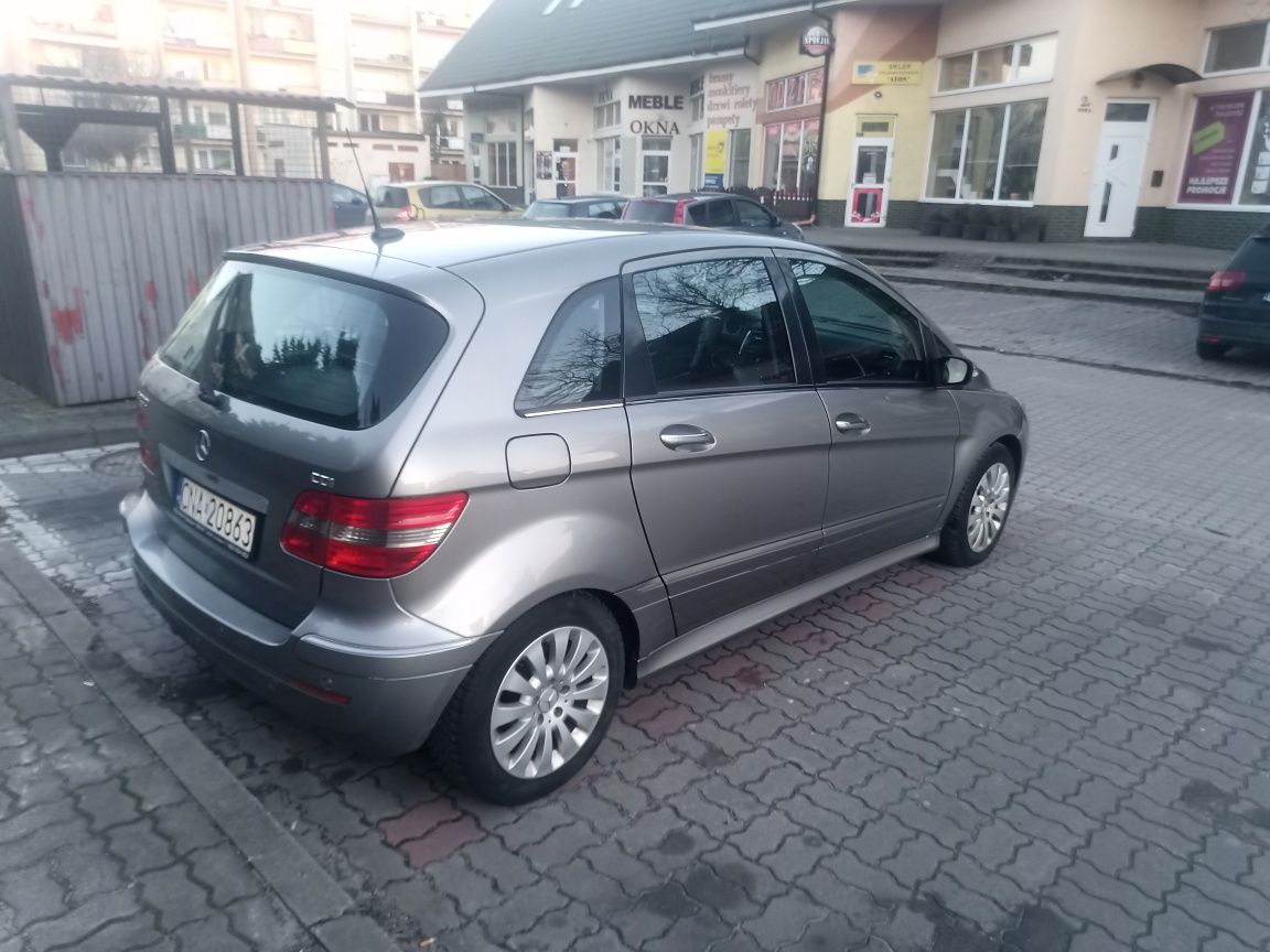 Mercedes B 180 ekonomiczny i zadbany