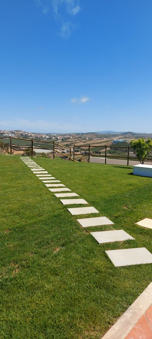 Vedações em madeira tratada e tubo