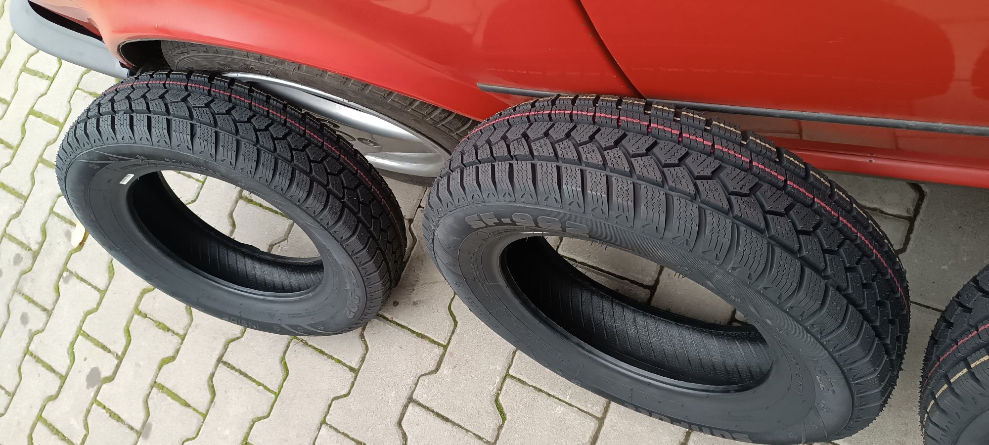 Komplet 4 sztuk pięknych nowych wielosezonowych opon do fiata 126p. Ce