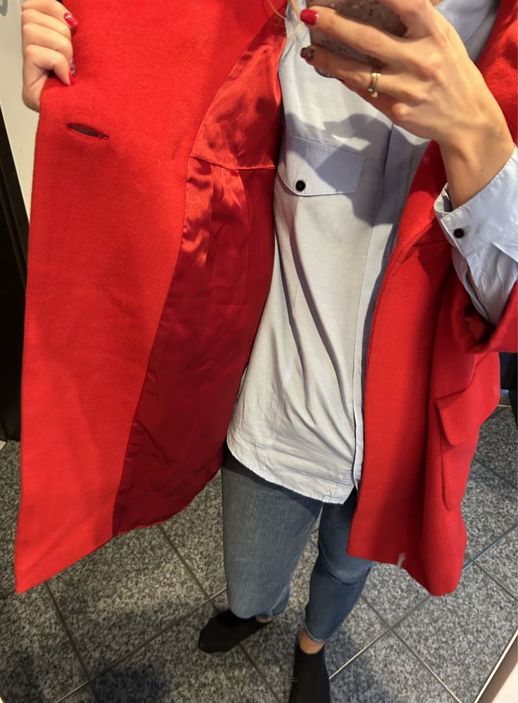 Wełniany czerwony płaszcz dwurzędowy M
