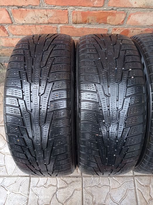 Резина зима R17/205/50 Nokian