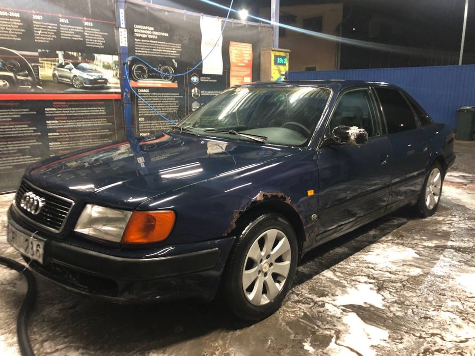 Audi 100 2.3 газ/бензин на полном ходу, технически в неплохом состояни