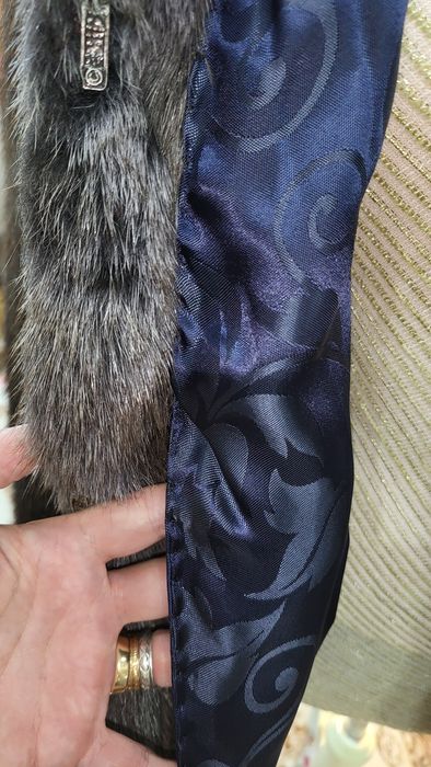 Casaco Lontra autêntico com gola de raposa , tamanho SM