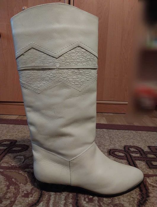 Продам нові сапоги шкіряні, бежеві