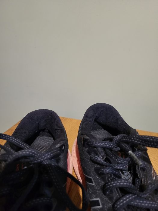 Бігові кросівки Asics GT-2000 11, розмір 39,5