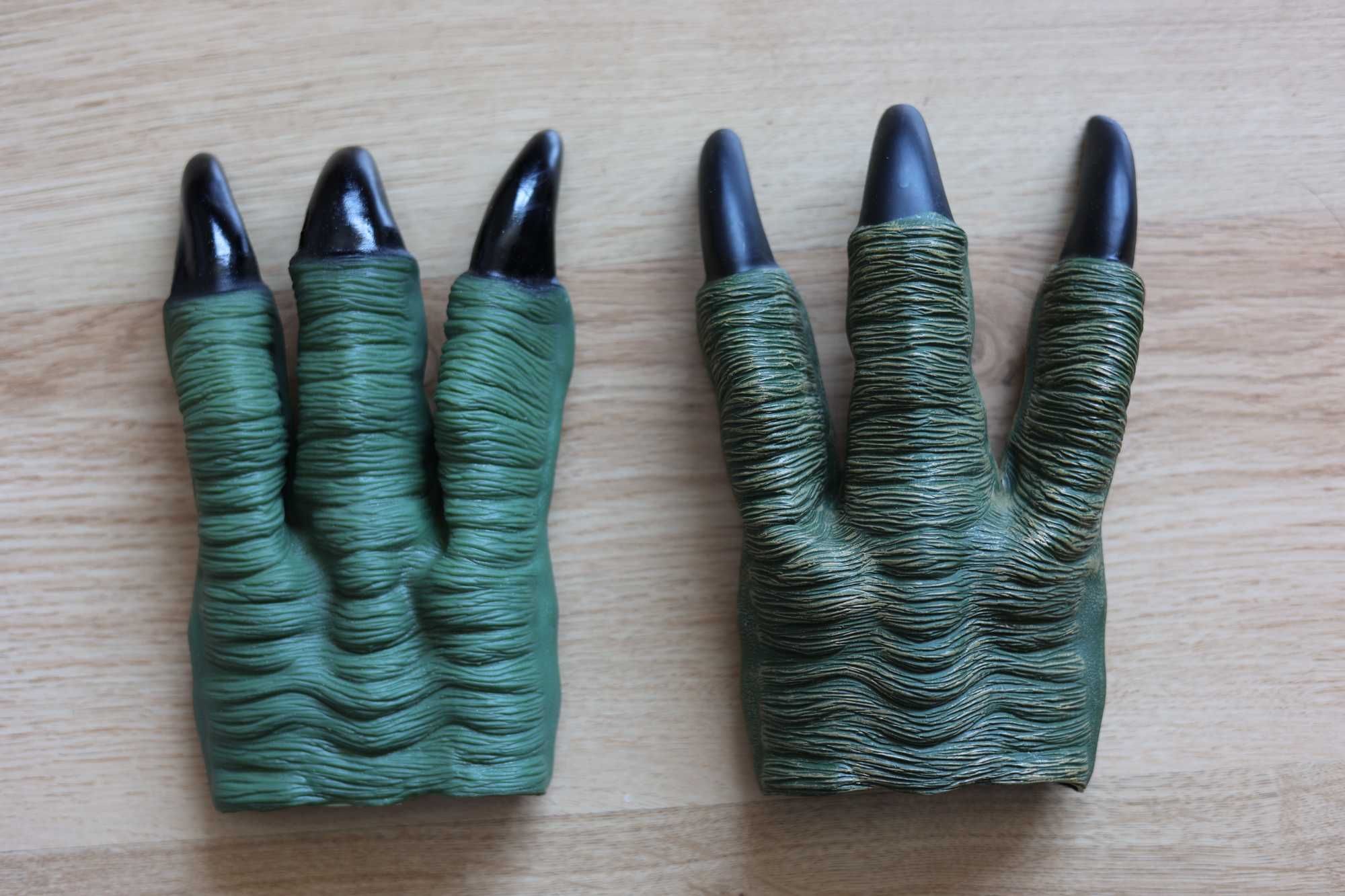 Mãos Dinossauro, cada par 15€