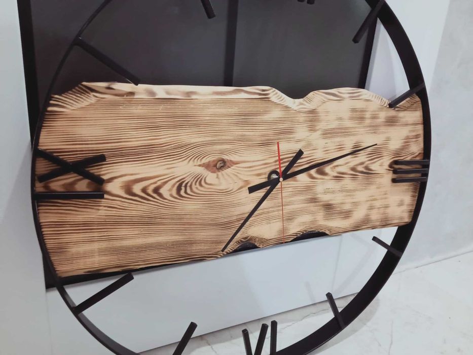 Nowoczesny zegar ścienny w stylu industrialnym