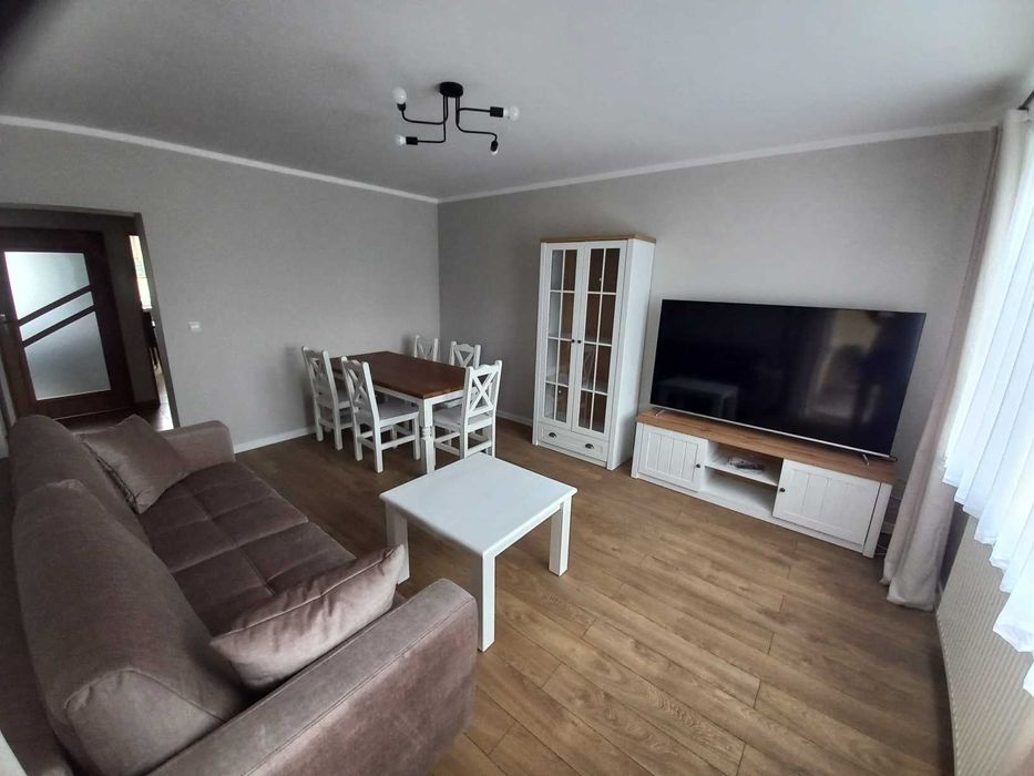 Wynajmę mieszkanie 60 m PARTER 3 pokoje loggia piwnica ul. Różna