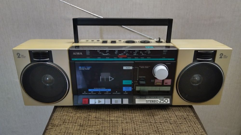 Стерео магнитола Aiwa CS-250H