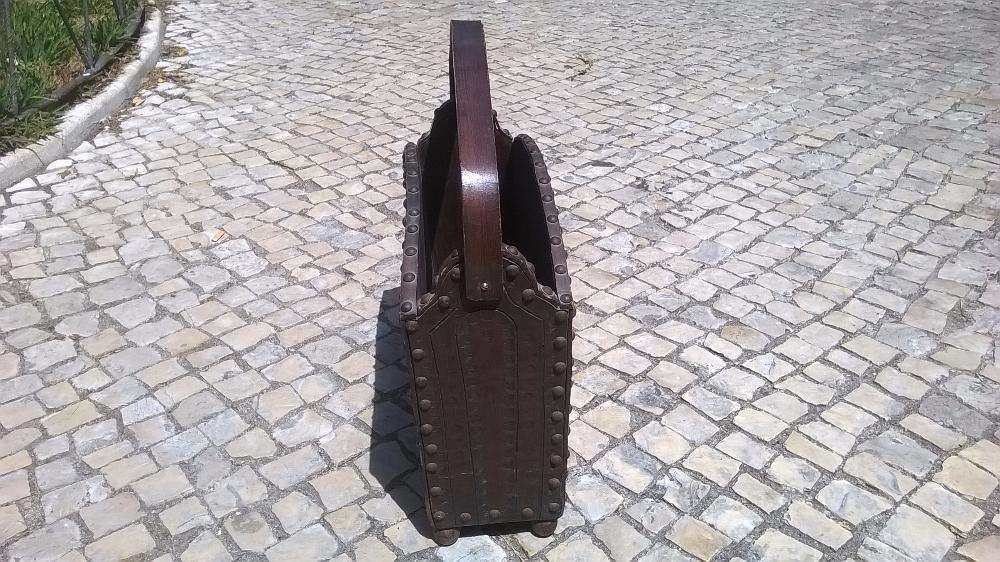 Suporte para Jornais, Revistas, etc. Em Couro (Cabedal). Antigo. Lindo