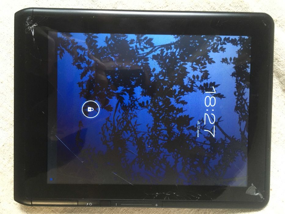 Планшет  Ritmix на восстановление или на запчасти.