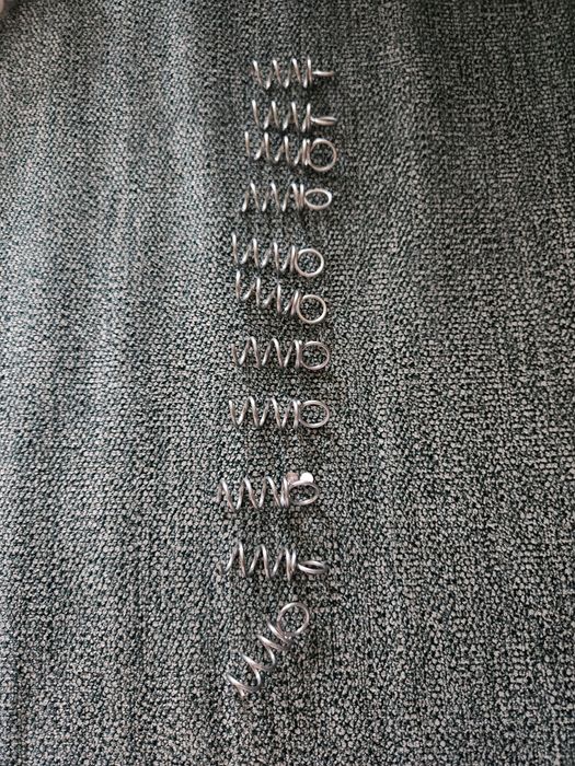 Zawieszki wkręcane do styropianu, 11 sztuk