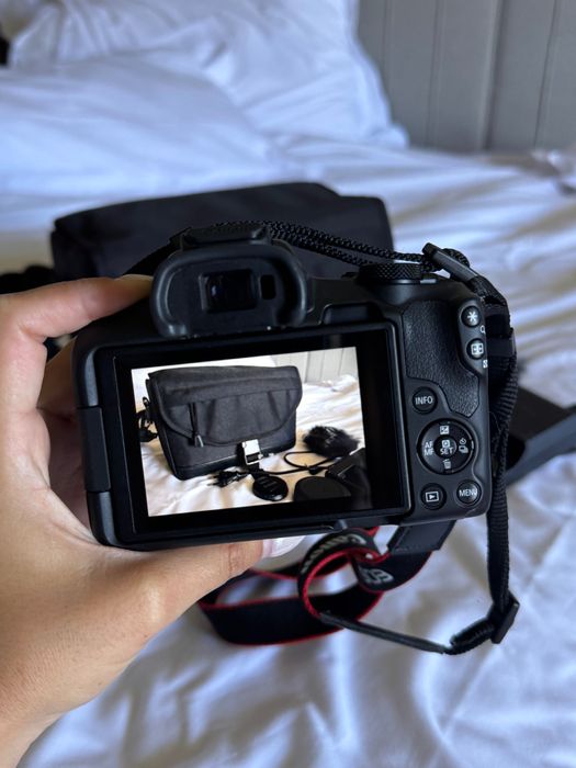 Canon Eos R50 - Máquina Fotográfica