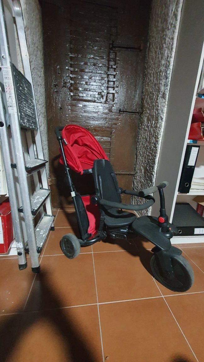 Triciclo vermelho