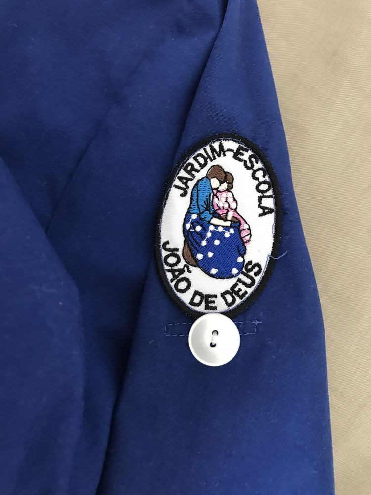 Bibe azul e chapéu