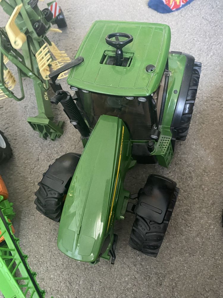 Traktor john deer bruder