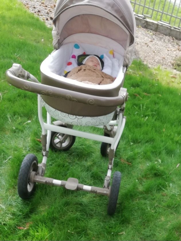 Wózek niemowlęcy- gondola i spacerówka