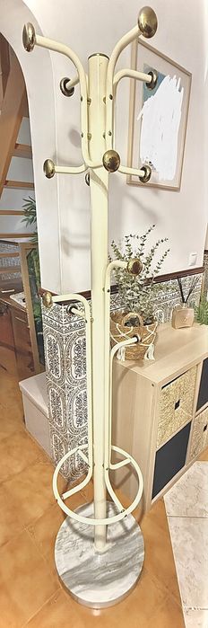 Cabide de ferro com base em mármore (vintage)