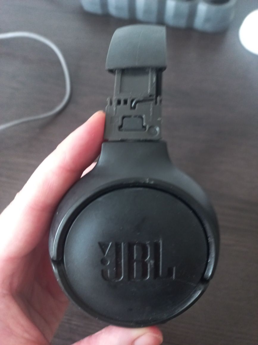 JBL TUNE 500 uszkodzone na częsci