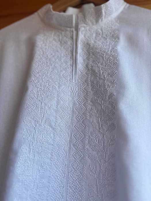 Святкова чоловіча вишиванка біла по білому лляна українська сорочка