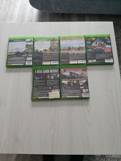 Xbox one s 1 Tb , 26 gier 2 pady