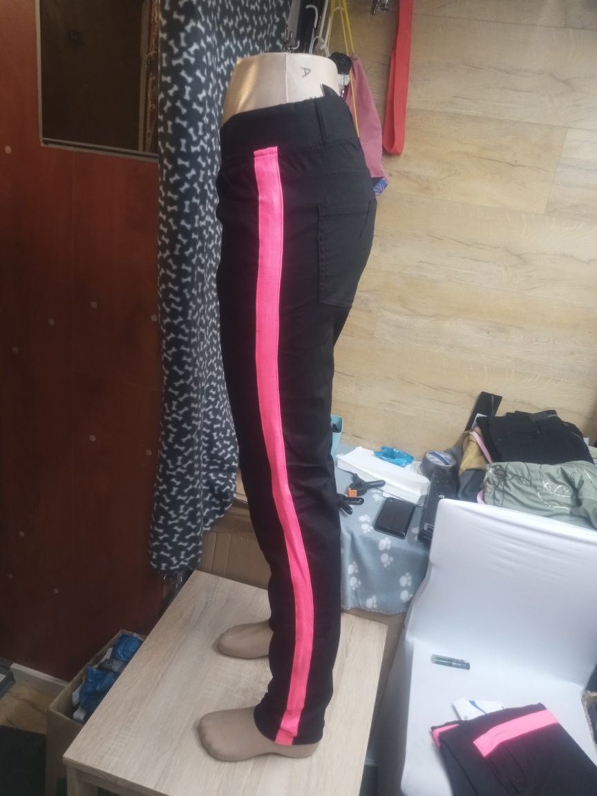Spodnie bawełna Turcja rozm M i Xl z lampasem wyprzedaż spodni