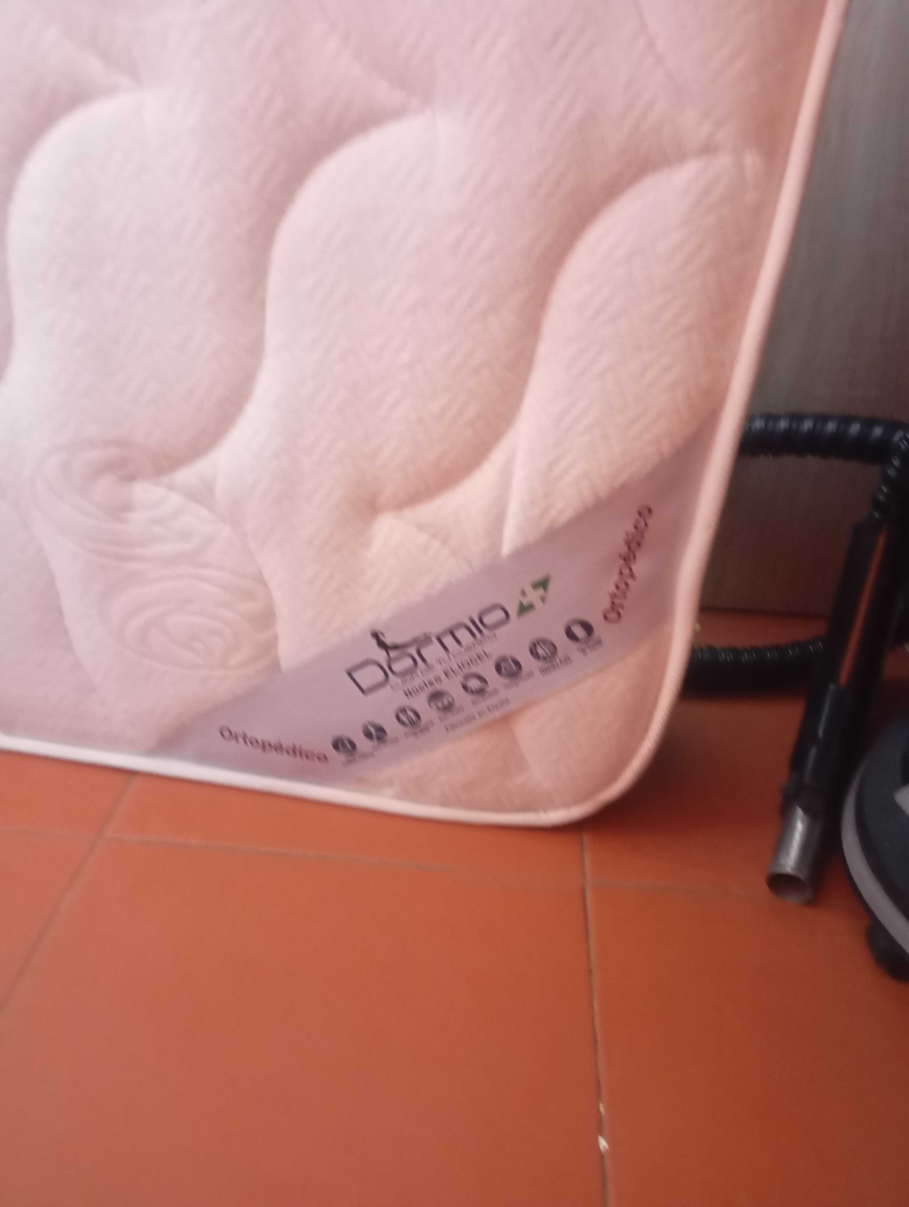 Cama alta de crianca
