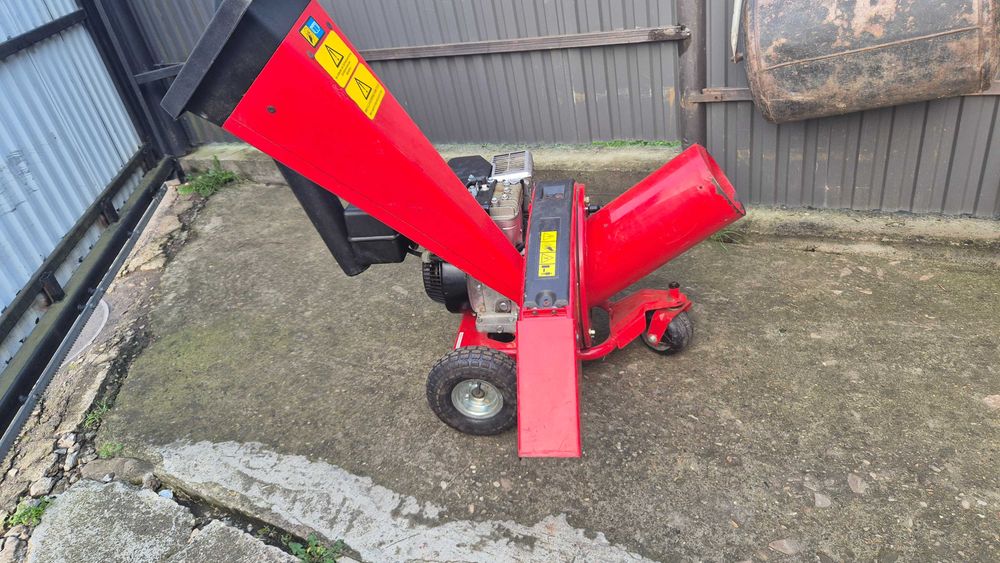 Подрібнювач гілок електричний.