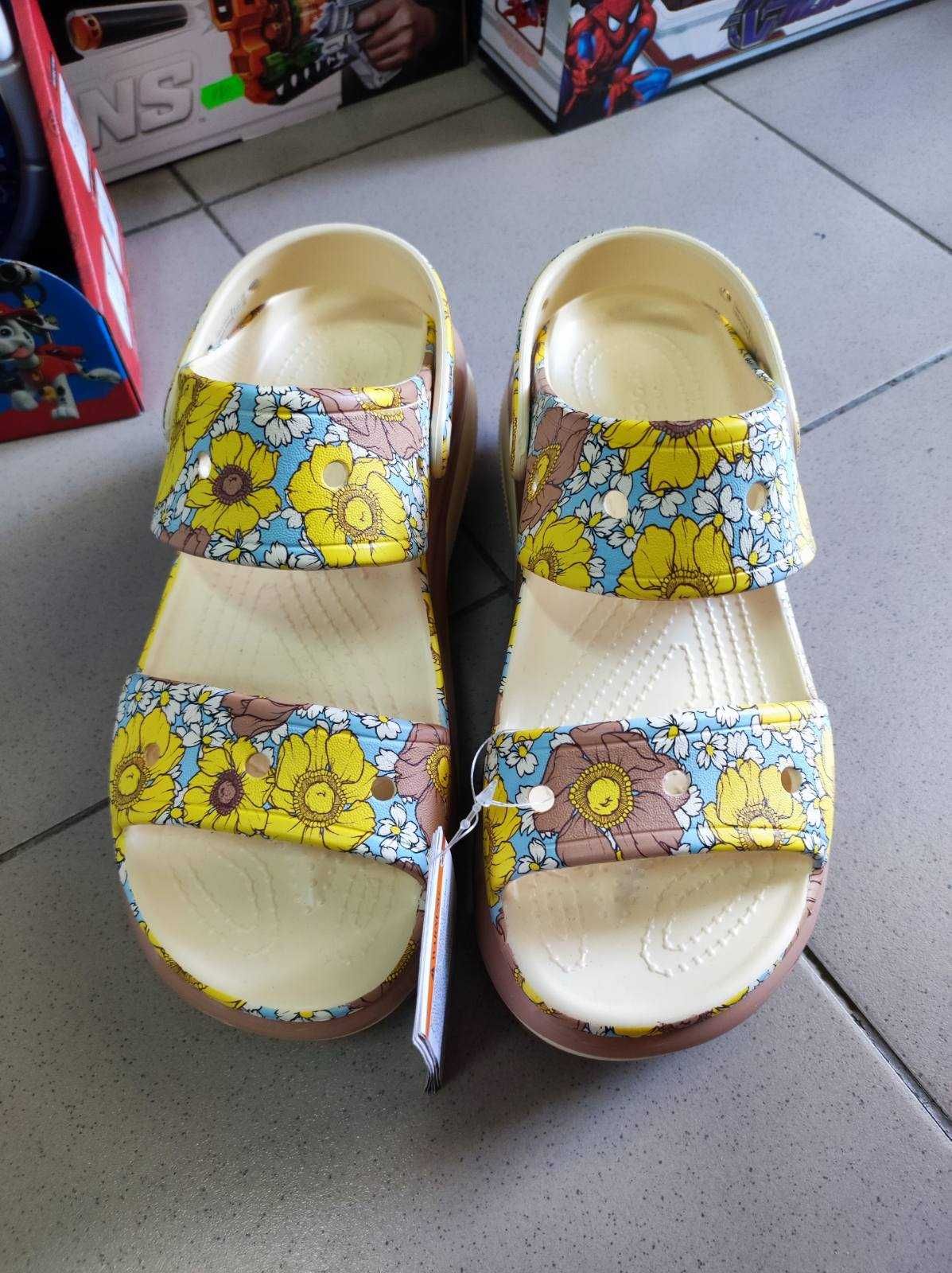 Продам Crocs нові