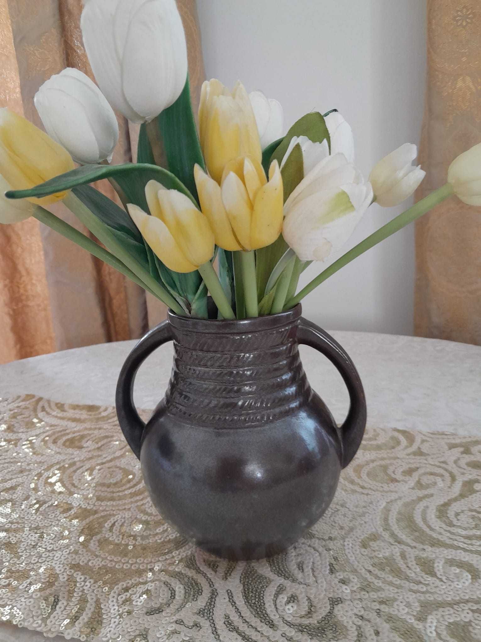 Ceramiczny wazon z czasów PRL