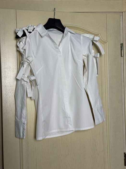 Белая рубашка с бантами