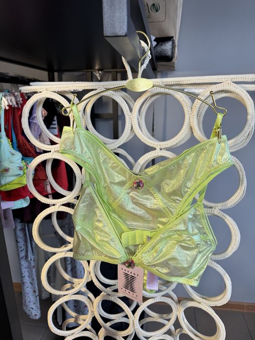 Продам білизну цілим лотом,білизна уся нова брендова