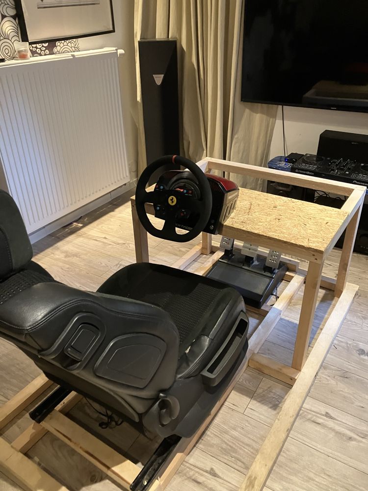 Thrustmaster TS-XW + obręcz Ferrari 599XX EVO + stanowisko z fotelem
