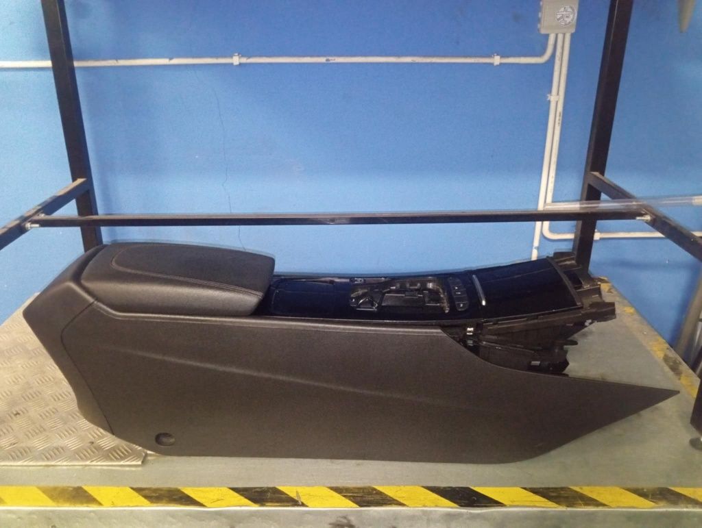 Tunel podłokietnik opel Insignia b ładowarka indukcyjna części