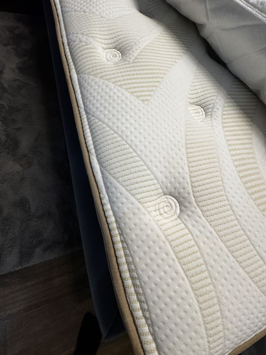 НОВЕ! Продам двоспальне велюрове ліжко + матрац Maxx Comfort + перина