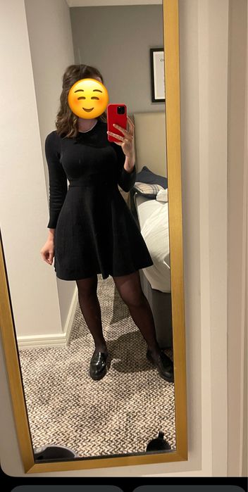 Коротка чорна сукня