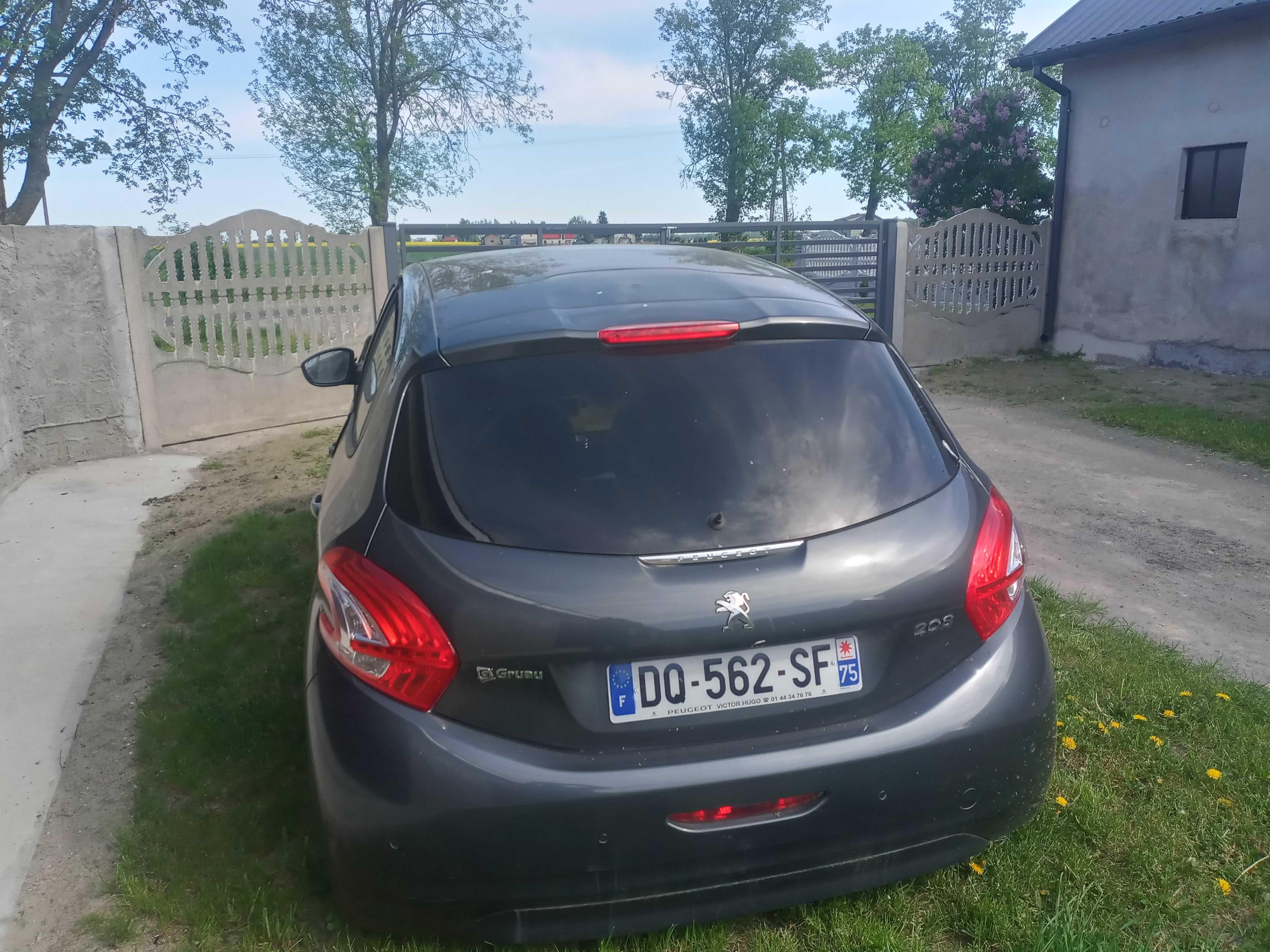 Sprzedam  208 1.6benzyna