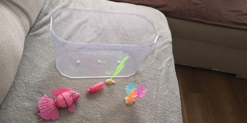 Little live pets PŁYWAJĄCA RYBKA z akwarium 

PŁYWAJĄCA RYBKA Z A