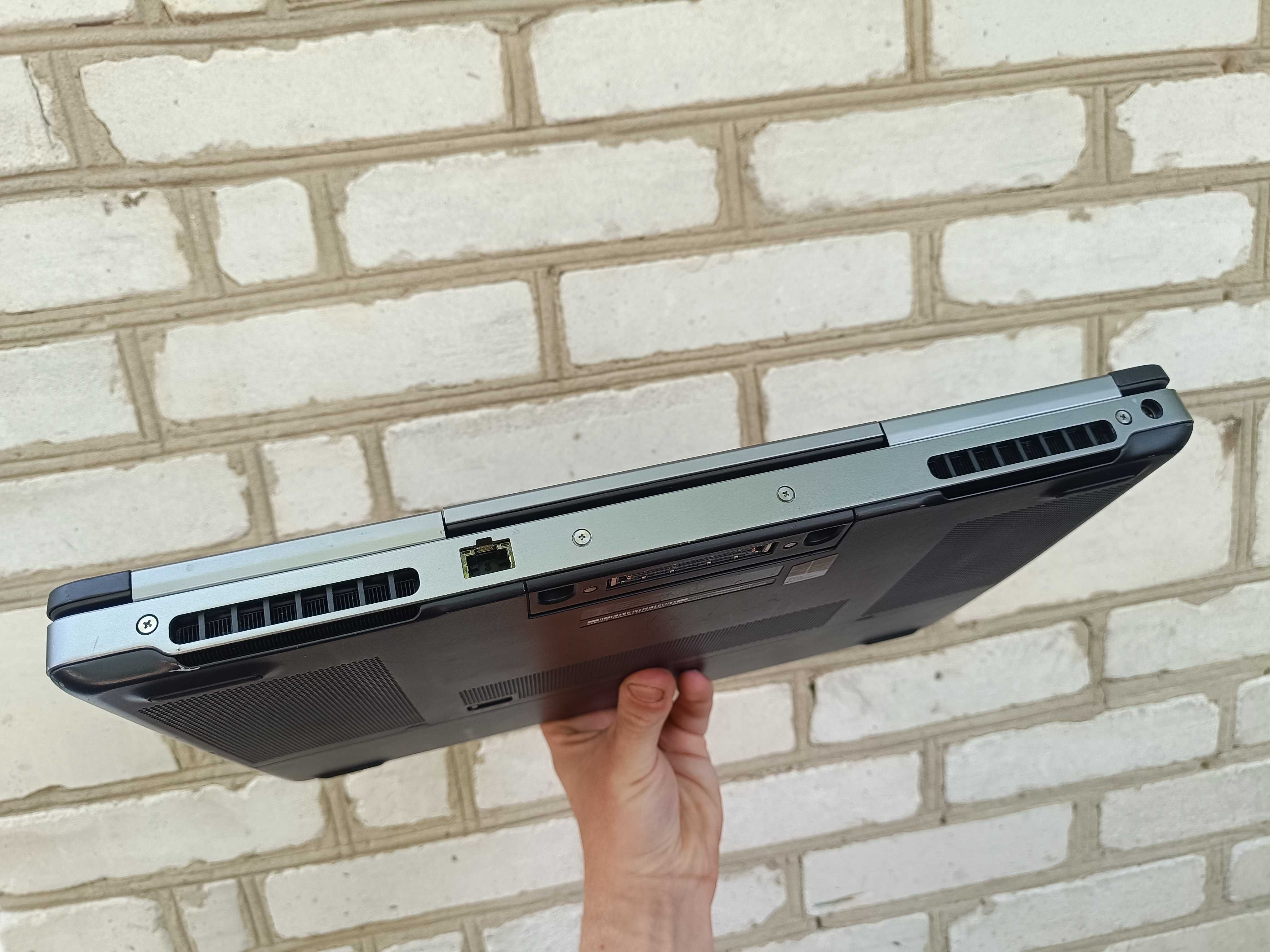 Стан 9/10 Ігровий ноутбук DELL (i7 6820HQ/16/256/Nvidia 4gb)
