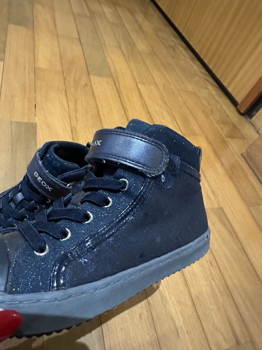 Botas Geox e Sapatilhas Tommy Hilfinger