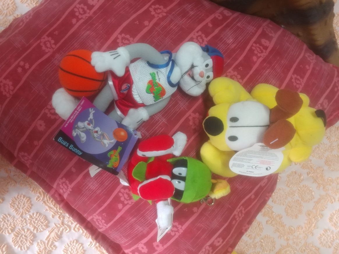 Mickey mouse e outros peluche