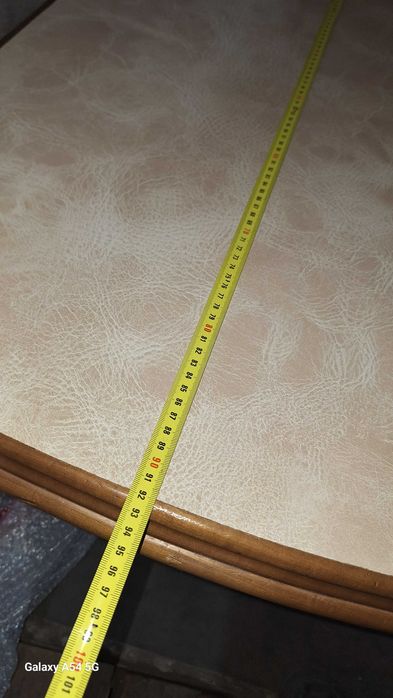 отличный кухонный стол, очень удобный почти не пользовались