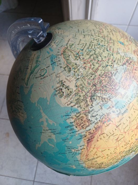 Globo mundo com detalhes geográficos