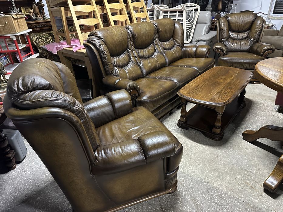 Диван два крісла столик