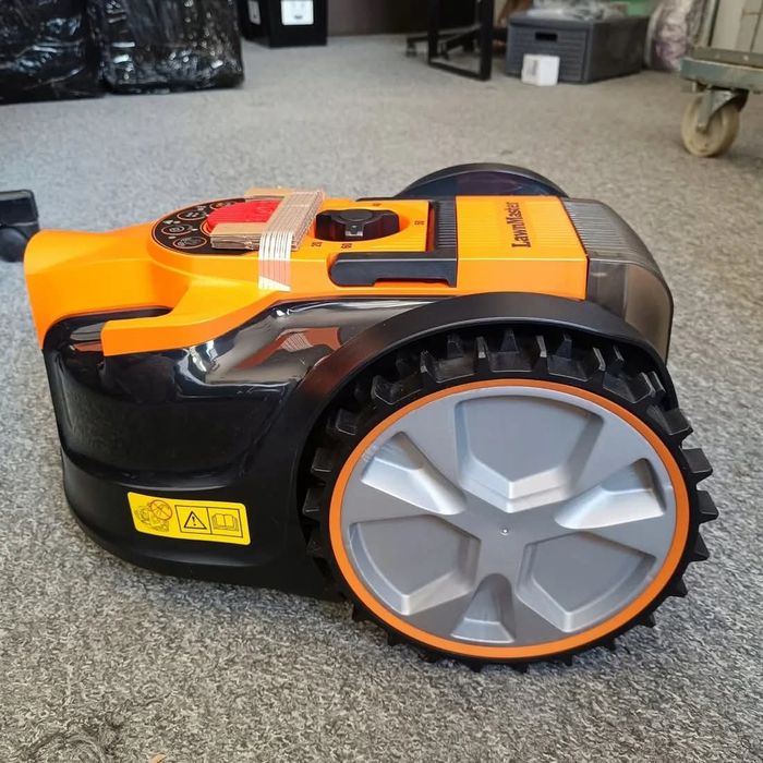 Robot koszący  LawnMaster VBRM16