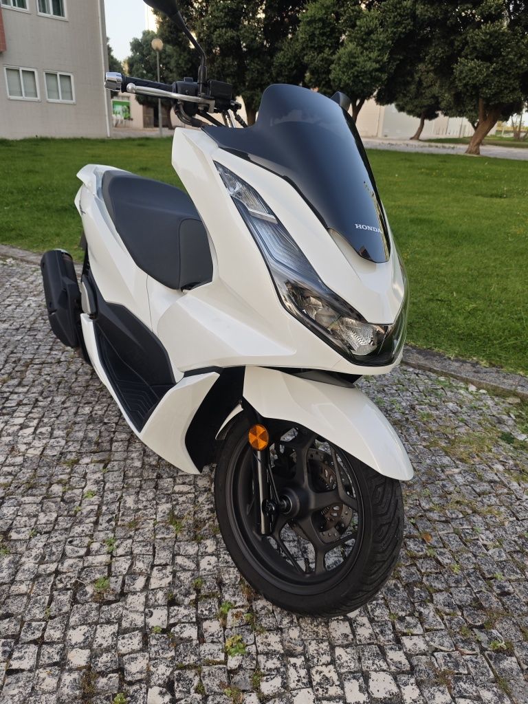 Vendo pcx 125 ano 2022  bem estimada