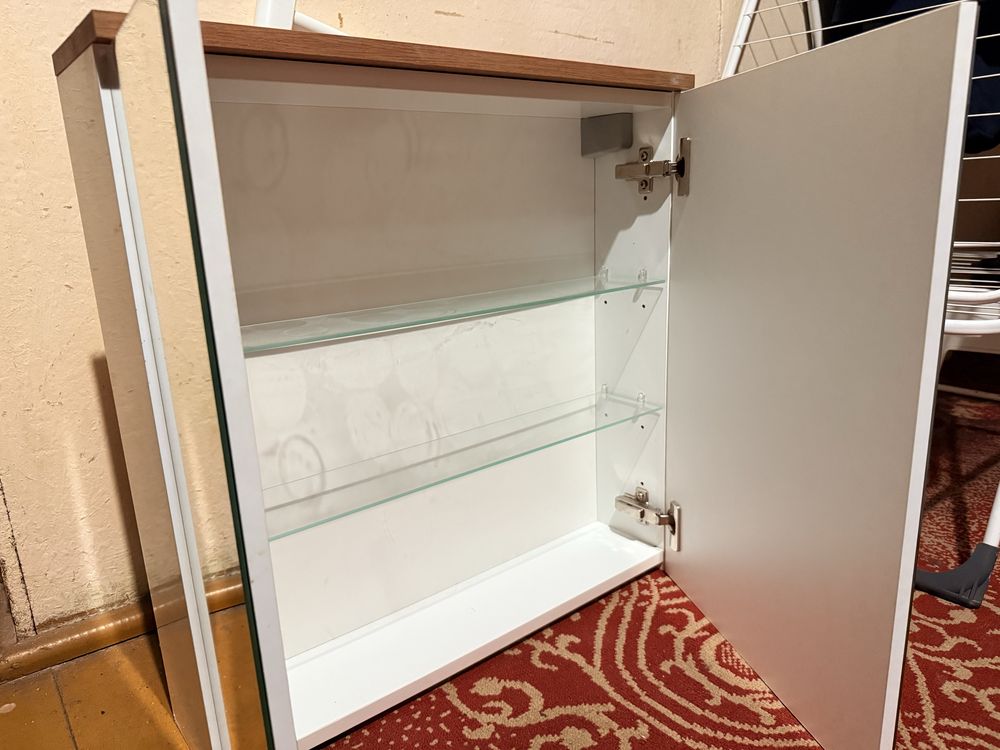 Szafka łazienkowa wisząca z lustrem